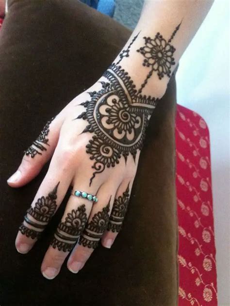 17 Cute And Beautiful Mehndi Designs Pictures Sheideas
