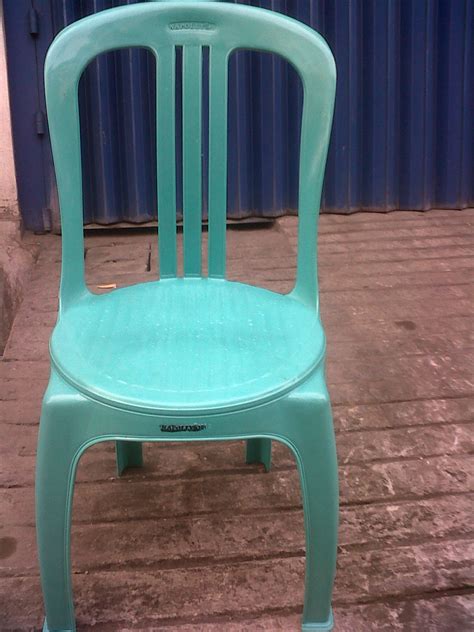 Butuh kursi plastik untuk meja makan atau bersantai di rumah? Selatan Jaya distributor barang plastik furnitur Surabaya ...