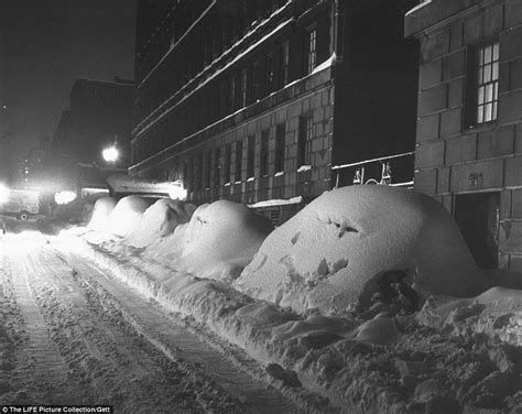 Pictures From The Worst Winter Blizzards In New York City History Daily Mail Online
