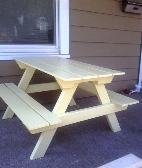 It's a nifty piece of furniture which can most definitely fill your picnic and outdoor needs. Ana White | Kids Picnic Table - DIY Projects