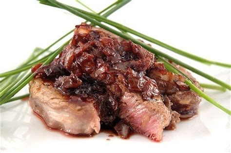 Whisk cornstarch with 1 tbsp water, then whisk into sauce and boil until smooth & thickened; Beef tenderloin with Merlot sauce and shallots | Говяжья ...