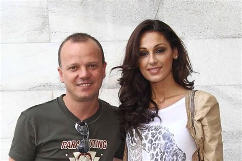 L'amore cambia, si trasforma, di certo non svanisce quando è stato grande e intenso come quello che per 14 anni ha legato gigi d'alessio e anna tatangelo. Anna Tatangelo e Gigi D'Alessio separati per Capodanno 2018?