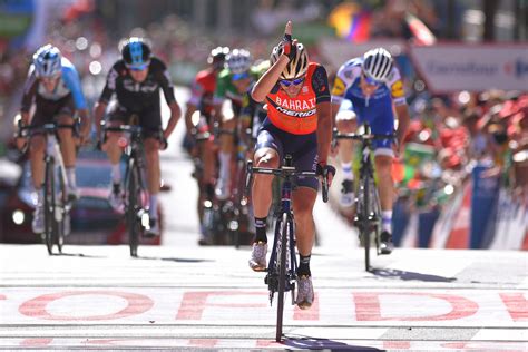 The custom paint job is a nod to nibali's menacing nickname, the shark of messina. Nibali wins, Froome leads after Vuelta Stage 3 | Cycling
