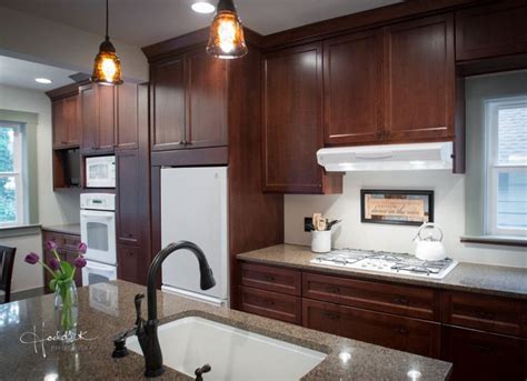 Paint colors with honey oak cabinets paint color advice for kitchen with oak 5 top wall colors for kitchens with oak oak cabinets white appliances. dark oak cabinets with white countertops and white ...