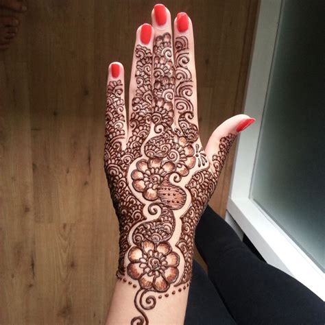 30 Beautiful Arabic Henna Mehndi Designs For Girls Hands