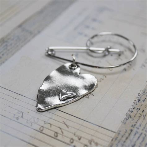 Swirl Pin With A Hanging Heart By Zamsoe
