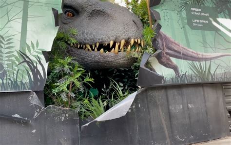 Jurassic World The Ride Revient Avec De Nouvelles Scènes Des