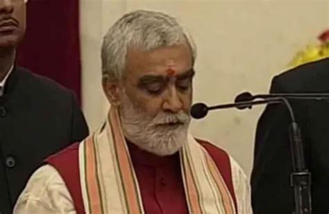 Selçuk, kabinedeki en genç bakan oldu. Hindistan Sağlık Bakanı: Eski başbakanımız inek çişi ...
