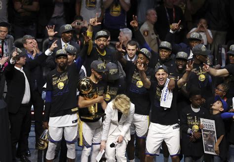 Nba Dub Dynasty Warriors Sweep Cavs For Second Straight Title The