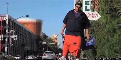 Wesley Warren Jr S 132 Pound Scrotum Surgically Removed Huffpost Weird News