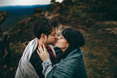 How To Kiss A Guy Proven Steps For A Really Effortless Smooch