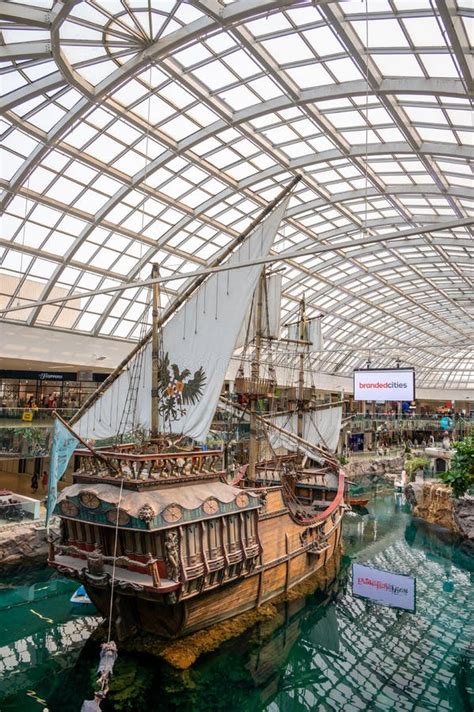 Inside The West Edmonton Mall Editorial Image Image Of Vessel Maria