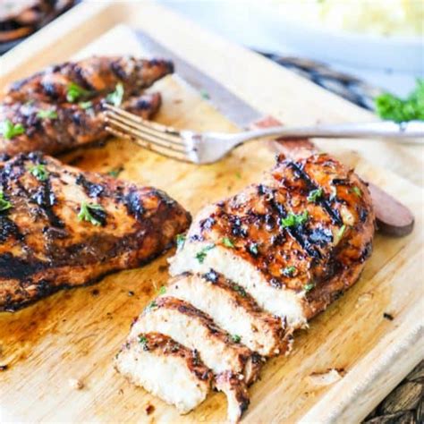 This is the best balsamic chicken marinade you'll ever make! Balsamic Chicken Marinade · Easy Family Recipes