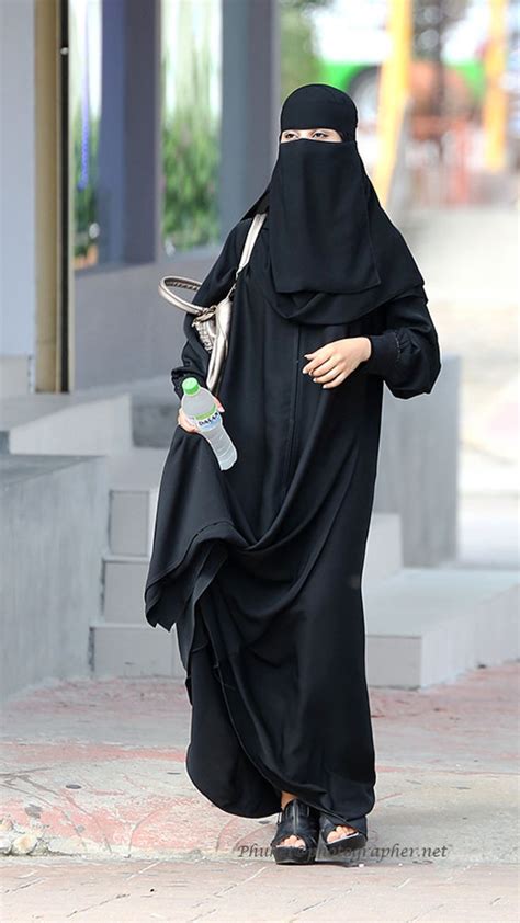 niqabi walking niqab styles pinterest niqab hijab niqab and muslim women