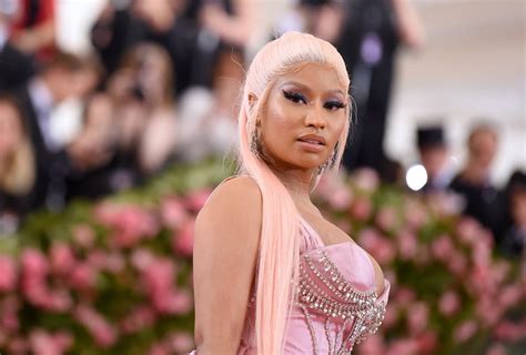Nicki Minaj Announces Shes Pregnant On Instagram With Colorful Maternity Shoot London Evening