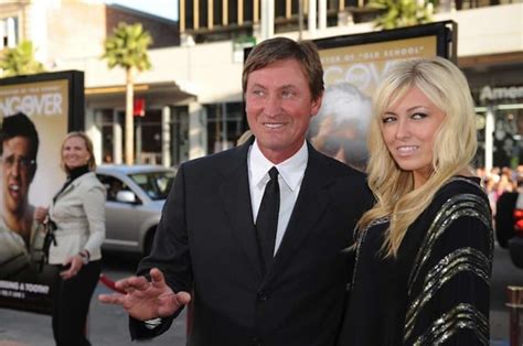 The Great Grandpa Wayne Gretzkys Daughter Paulina Gives Birth To No