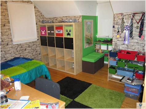 When you are thinking about storage options for a kid's minecraft bedroom, think cubed. Déco chambre minecraft pour les amateurs de ce jeu vidéo