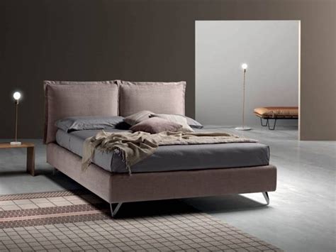 Di seguito tre foto con descrizione per comprendere al meglio il movimento di apertura della rete a doghe della struttura letto con contenitore. Letto moderno con giroletto Wisp compatto Samoa a prezzo ...