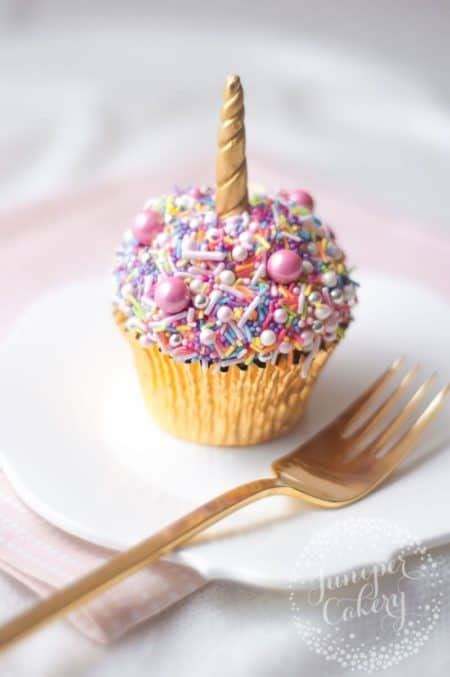 Press the wafer triangle onto the cupcake. 20 Easy and Fun Ideas for Decorating Cupcakes - Ideal Me