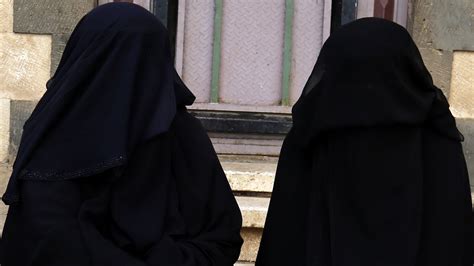 German Minister Calls For Partial Burqa Ban