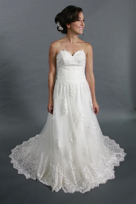 White Lace Applique Tulle A Line Sweetheart Neckline Bridal Gown
