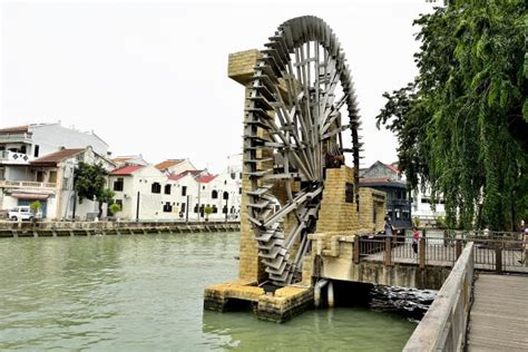 Jadi persoalannya apakah ada kemungkinannya pusat pemerintahan kesultanan melayu melaka bukan terletak di lokasi sekarang sepertimana yang kita sedia maklum? Kincir Air Kesultanan Melayu Melaka - Bandar Melaka