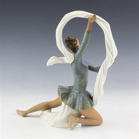 Nao By Lladro Ballerina Dancer Porcelain Figurine
