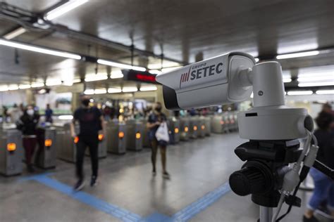 Capital do estado de são paulo, brasil. Metrô testa câmera para medir a temperatura dos ...