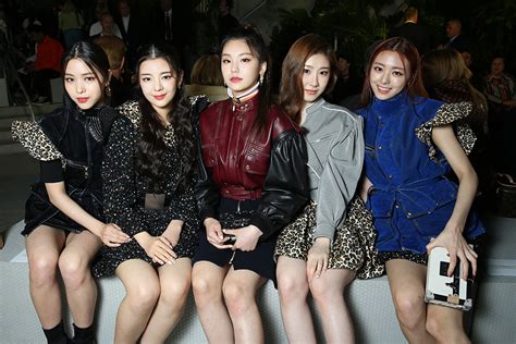 K Pop Girl Group Itzy Officially Announces Fandom Name E Online Ap