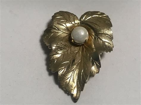 Vintage Signed Sarah Coventry Etched Gold Tone Leaf Faux Pearl Accent
