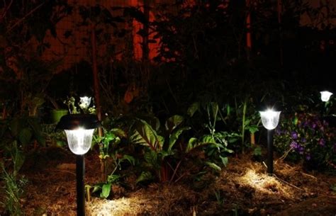 Ein verwilderter garten herrichten ist eine zeitintensive angelegenheit. Solarleuchten für den Garten - stimmungsvolle Beleuchtung ...