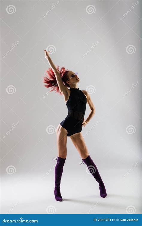 Pole Redhead Dancer Showing Her Body Stock Photo Image Of Body Dance