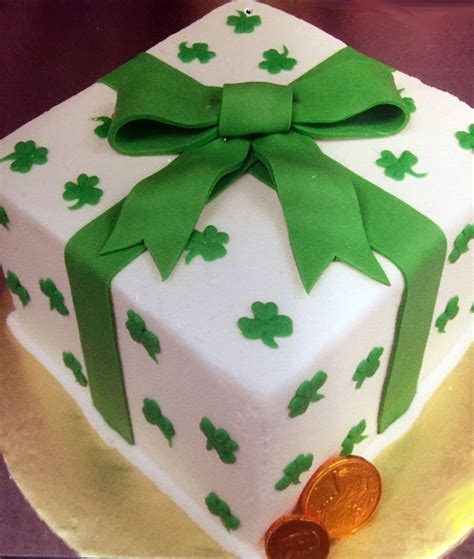 Chocolate pralines made with beer, to be served in novacart paper cups. St. Patrick's Day cake | Holiday cakes, Cake, Cake decorating