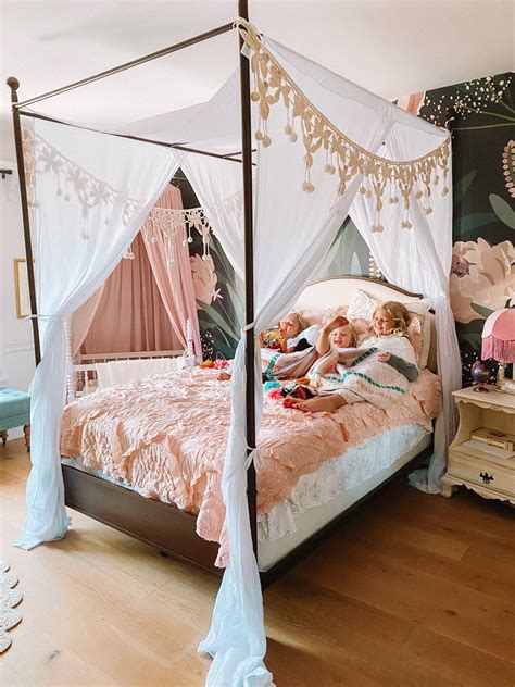 Dreamy Ainsleigh Canopy Bed