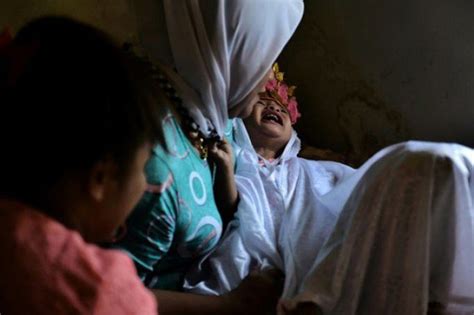 Indonesian Girl Howls Through Circumcision As Debate Heats Up Abs Cbn News