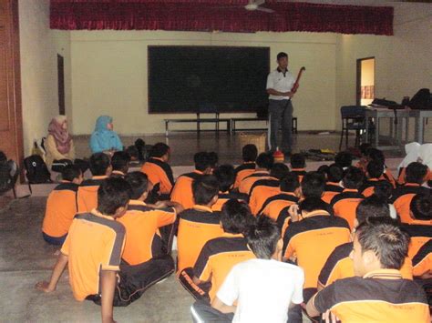Sekolah swasta di beberapa negara di dunia menerapkan kurikulum yang nggak biasa dalam kegiatan belajar mengajar mereka. Sekolah Menengah Kebangsaan Jawi: Aktiviti Ko-Kurikulum ...