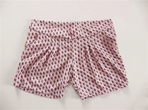 Diese hose eignet sich ideal für nähanfängerinnen, denn es gibt keine falls du dieses spezielle leseprogramm noch nicht hast, kannst du es unter folgender internetadresse kostenlos herunterladen und installieren: Kostenloses Schnittmuster: Hose "Zoey" | Snaply-Magazin