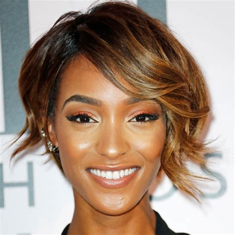 The 10 Most Flattering Haircuts For Oval Faces Allure