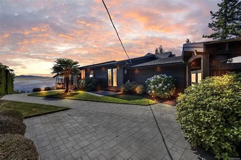 A C3750000 Cordova Bay Waterfront House In Saanich That Will Make