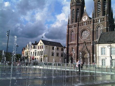 The tilburg campus is located on the outskirts of the city and is serviced by excellent bus connections and safe cycling routes. BoKS | Tilburg