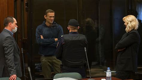Jun 15, 2021 · джо байден предупредил, что россия испортит отношения с ним, если оппозиционер алексей навальный умрет в. Навальный фактически проведет в колонии 2 года 8 месяцев ...
