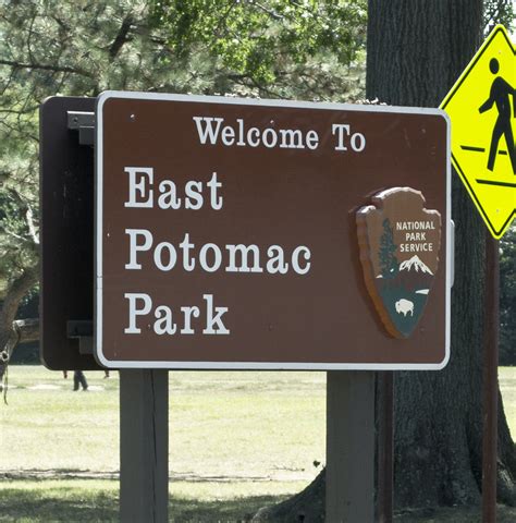 Sign East Potomac Park 2013 08 25 Tim Evanson Flickr