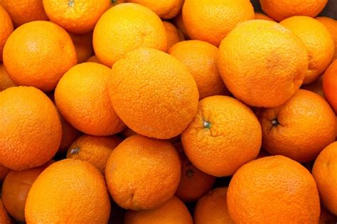 Premium Photo Bright Oranges On A Supermarket Shelf
