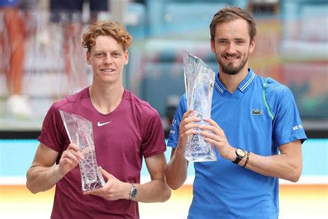 Sinner vince l'ATP Pechino, Medvedev battuto 2 set a 0: Jannik s'impone