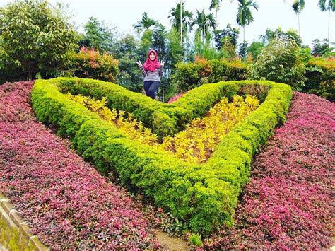 Jun 18, 2021 · nenek 75 tahun asal medan ini sukses buka restoran indonesia di california; The Le Hu Garden, Tempat Terasyik untuk Lari dari Keriuhan ...