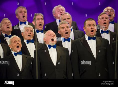 Choir Singing Hi Res Stock Photography And Images Alamy