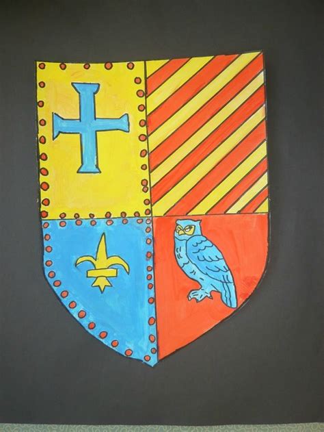 Vous allez localiser des dessins coloriage blason moyen age: Art visuel : Le Moyen Age et les blasons - titicole | Moyen age, Blason, Moyen âge maternelle