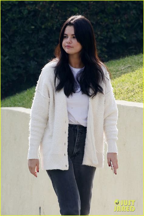 Selena Gomez Is All Smiles After Having Lunch With Friends In La
