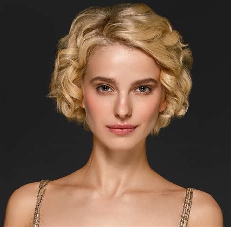 30 Enticing Loose Curls For Short Hair 2024 Trends