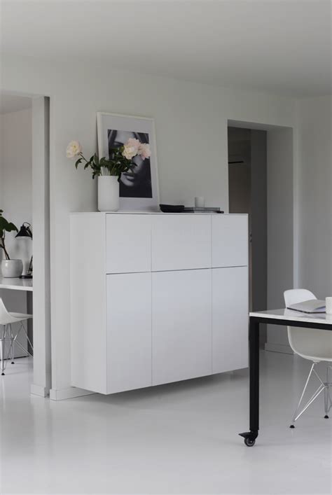 Møbler til oppbevaring behøver ikke å kun være praktiske og funksjonelle, men også flotte og dekorative hos jysk har vi heldigvis mange gode løsninger til oppbevaring, som kan gjøre din. Ikea bestå veggskap - Led lemputes